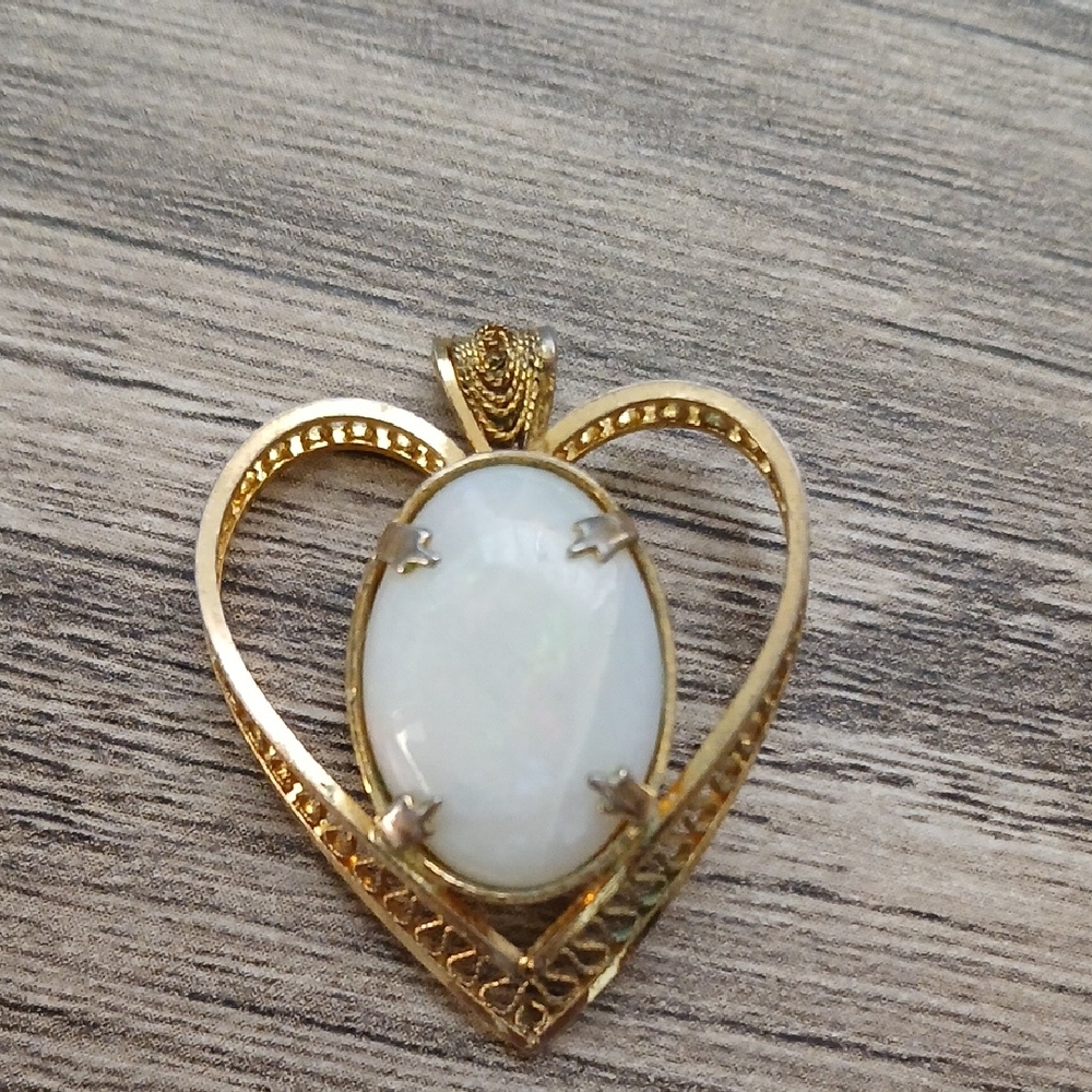 Elegant Gold Heart Pendant with White Stone
